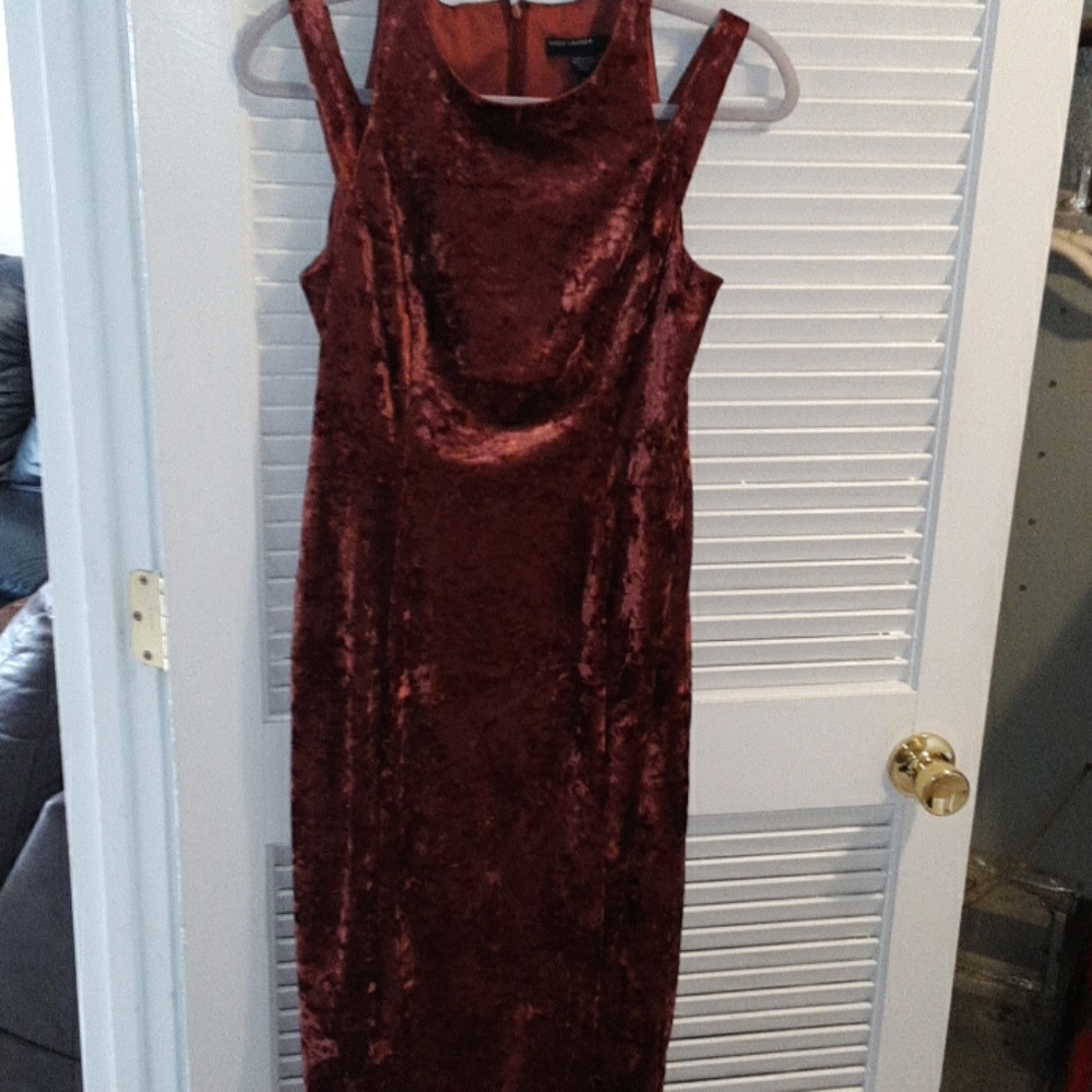 Women velvet dress, beautiful color, isn't orange